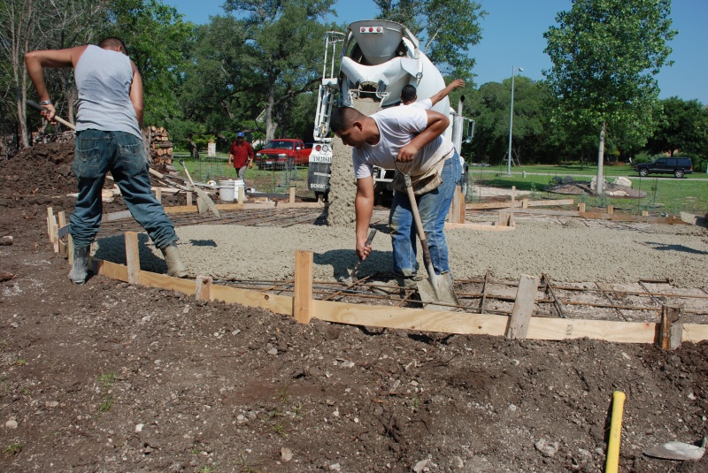 2010/05(May)/Firepit construction/800x600_2010-05-29-63 Firepit Construction.jpg